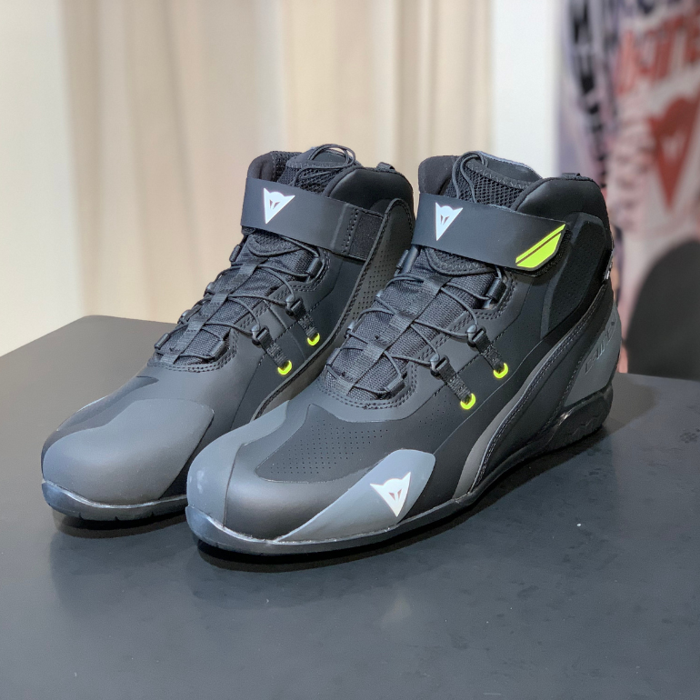 スポーツツーリングを軽快にHERIAN D-WP SHOESの防水×快適性能